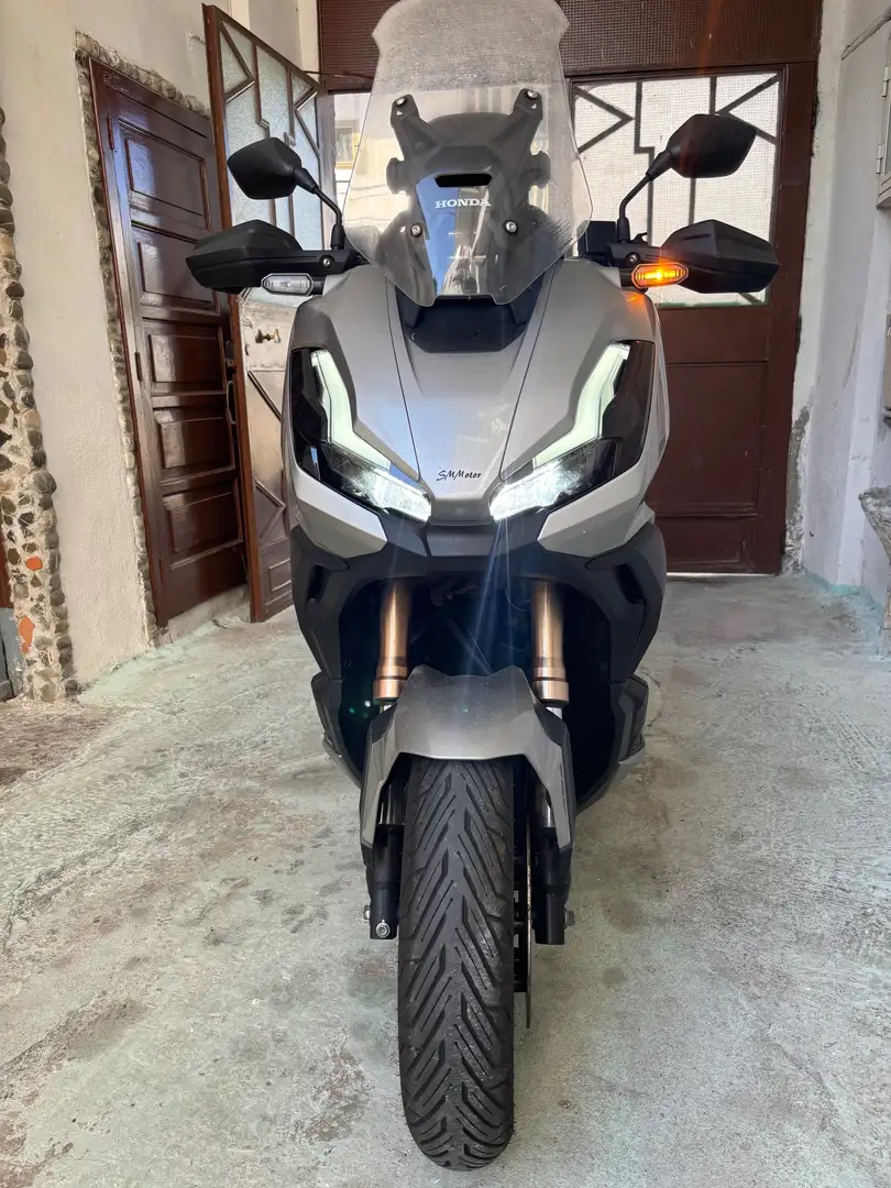 Honda ADV 350 Šedá - 1