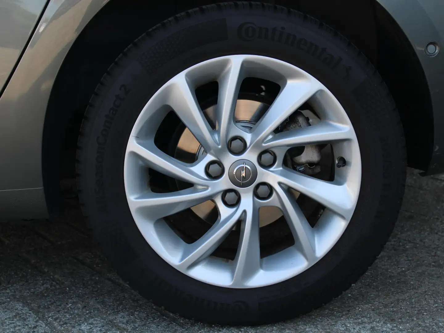 Opel Astra 1.4 Turbo Innovation | 150 PK | NAVIGATIE | ACHTER Gris - 2