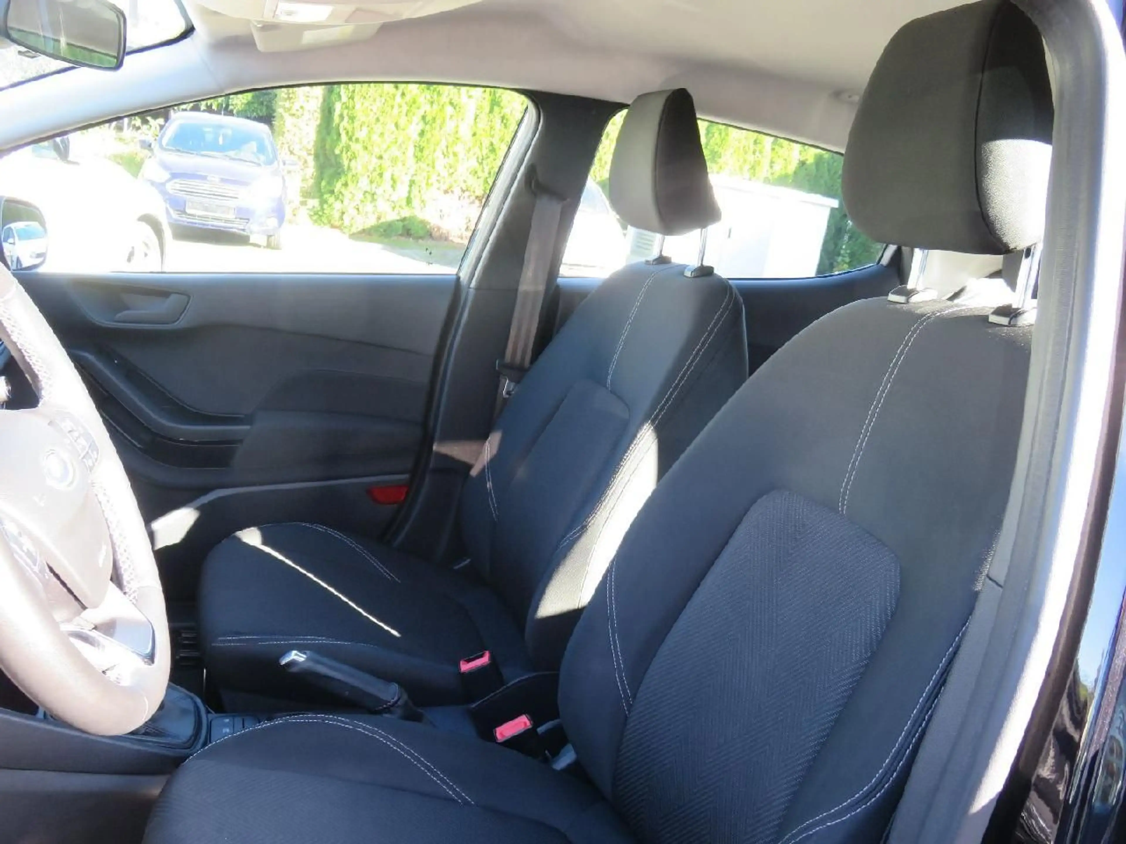 Ford Fiesta C&C,Wi-PKT,LED-Scheinwerfer,Klima, — photo 8