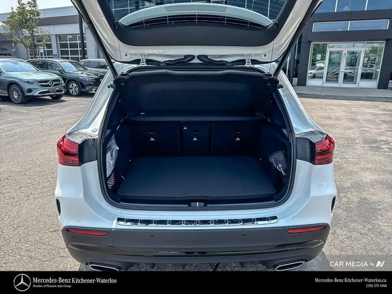 Mercedes-Benz GLA снимка Mercedes-Benz GLA