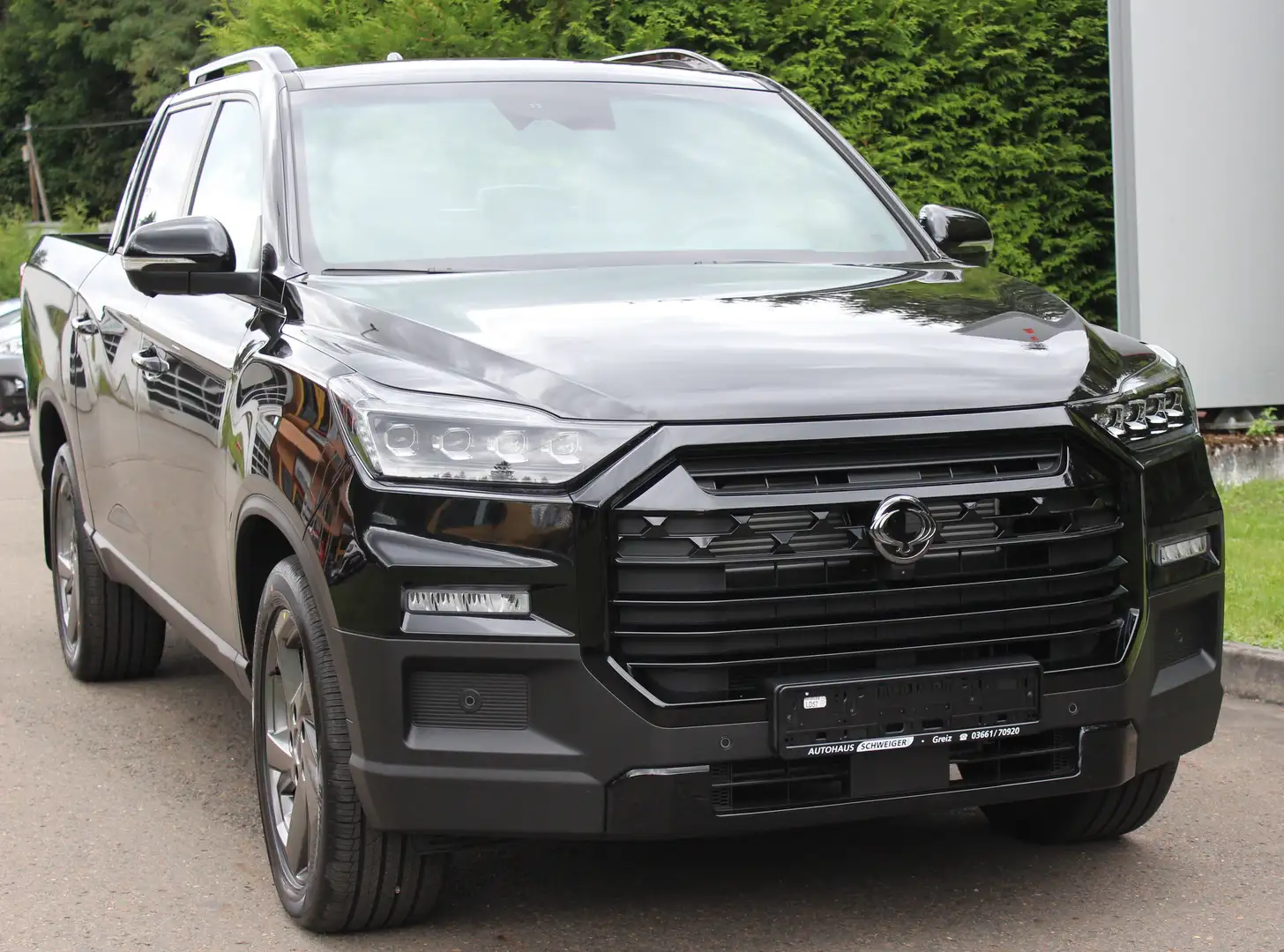 KGM Musso Grand-Pick-up, 2,2 4WD AT, bis 3,5 t AHL. Schwarz - 1