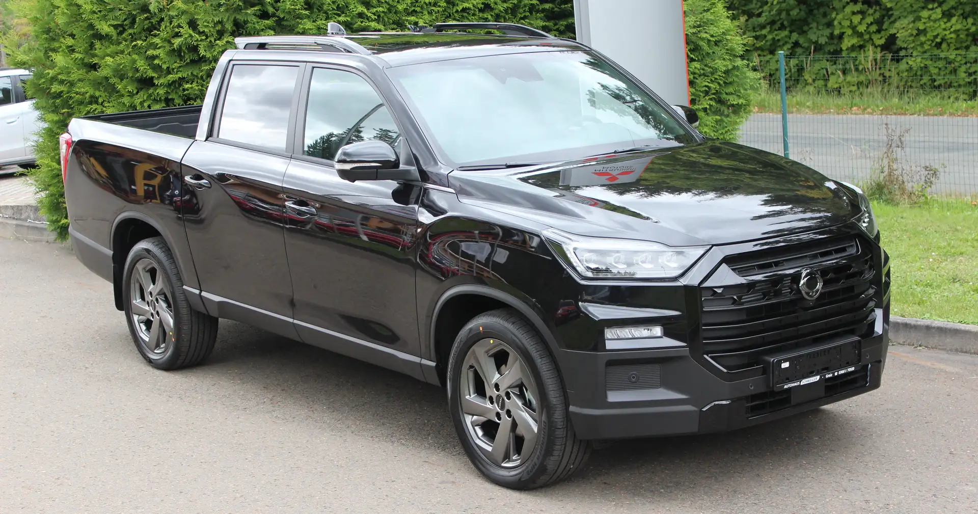 KGM Musso Grand-Pick-up, 2,2 4WD AT, bis 3,5 t AHL. Schwarz - 2