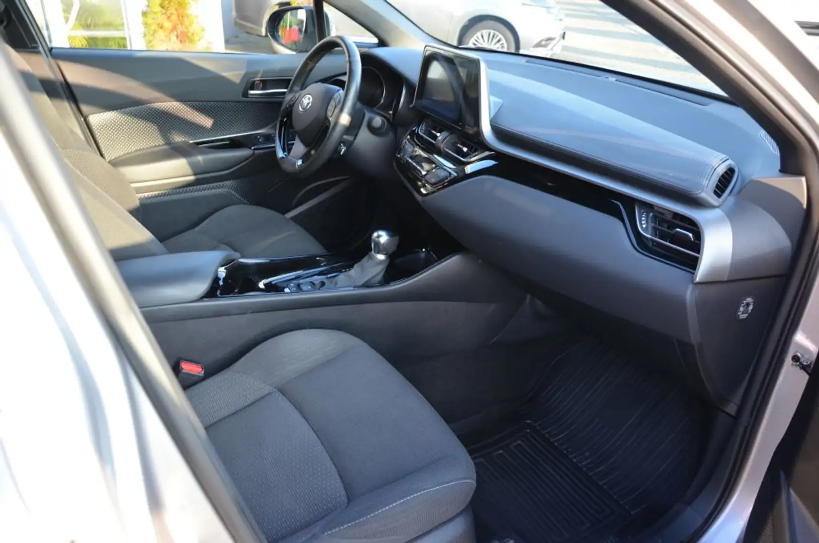 Toyota C-HR Hybrid Club - 2
