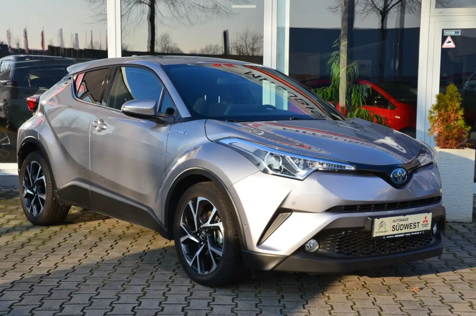 Toyota C-HR Hybrid Club - 1