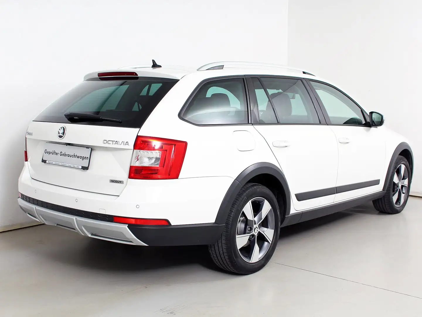 Skoda Octavia 4x4 Scout TDI Wit - 2