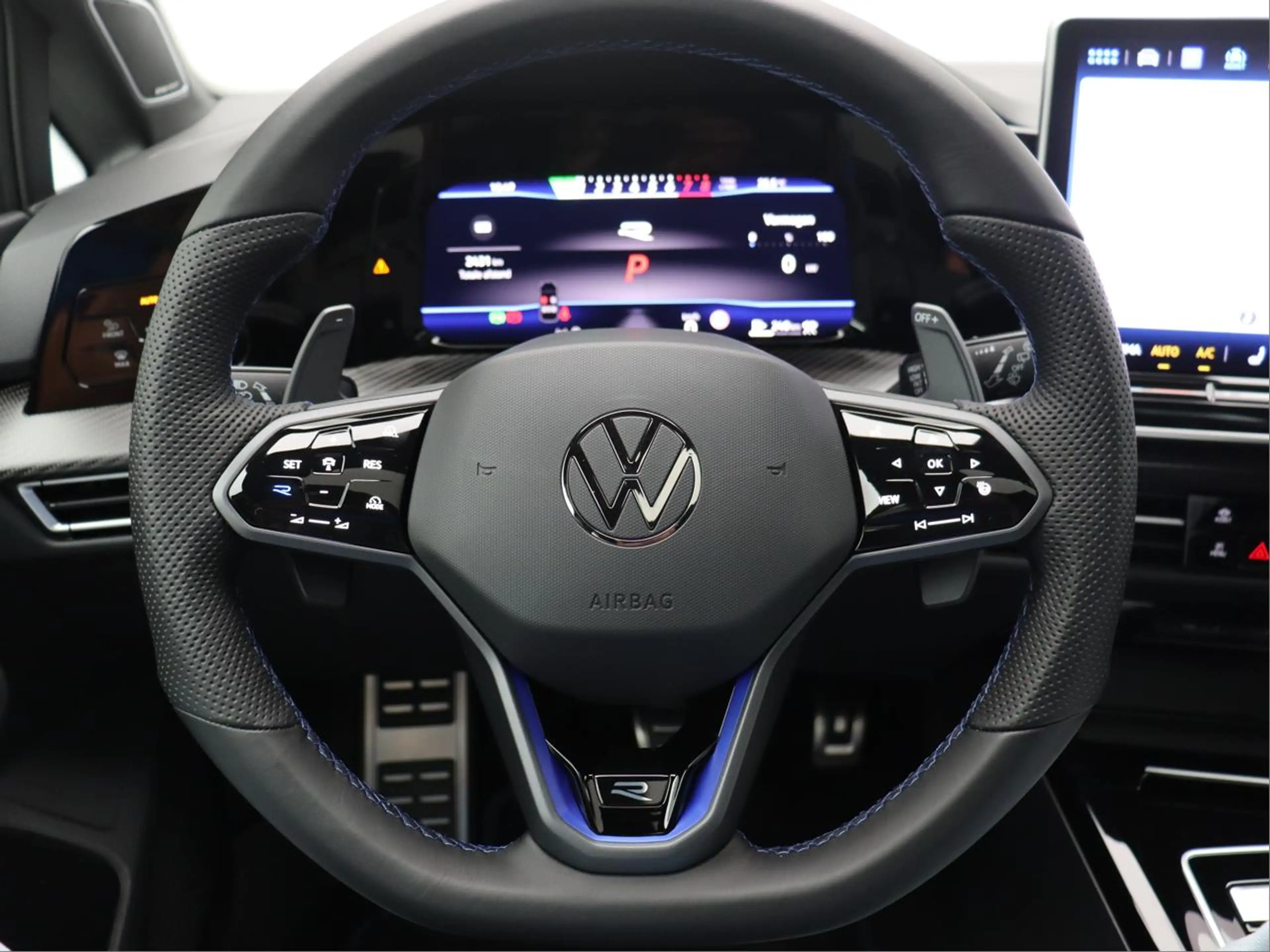 Volkswagen Golf R 2.0 TSI 4Motion DSG — photo 13