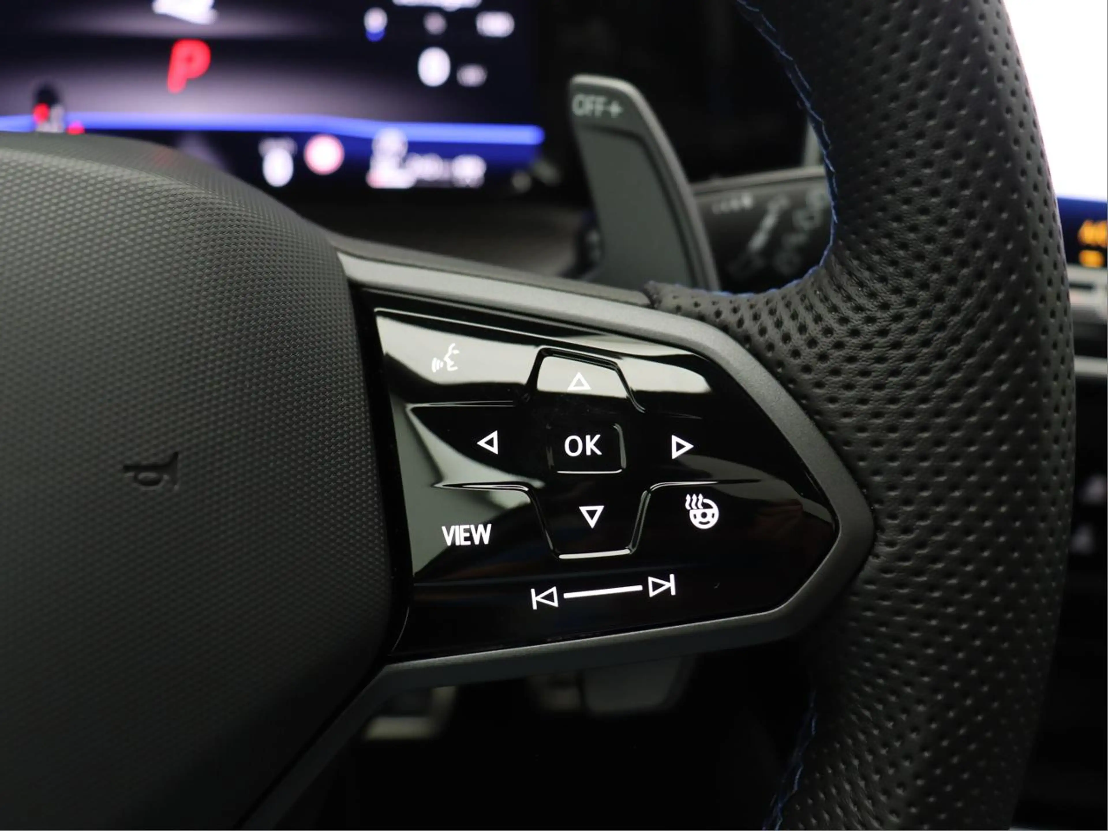 Volkswagen Golf R 2.0 TSI 4Motion DSG — photo 15