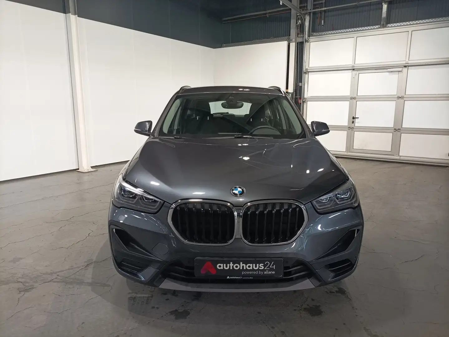 BMW X1 xDrive20i Advantage LED|Navi|ParkPilot|AHK Grijs - 2