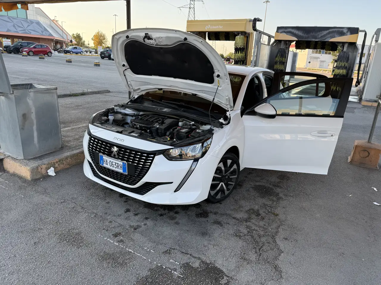 Peugeot 208 1.2 puretech Allure Pack s&s 75cv — photo 1 of 15