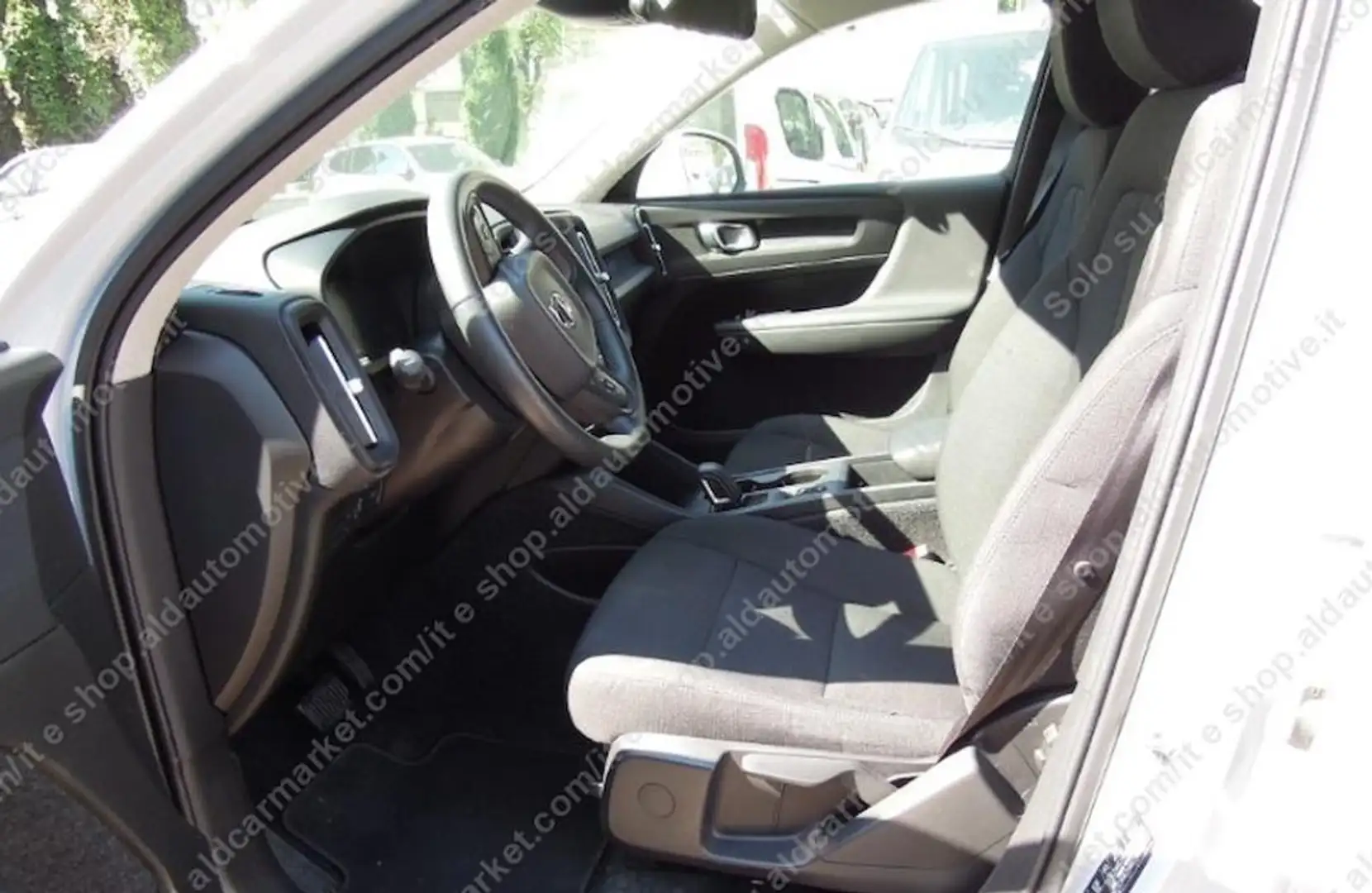 Volvo XC40 D3 Geartronic Business Gris - 2
