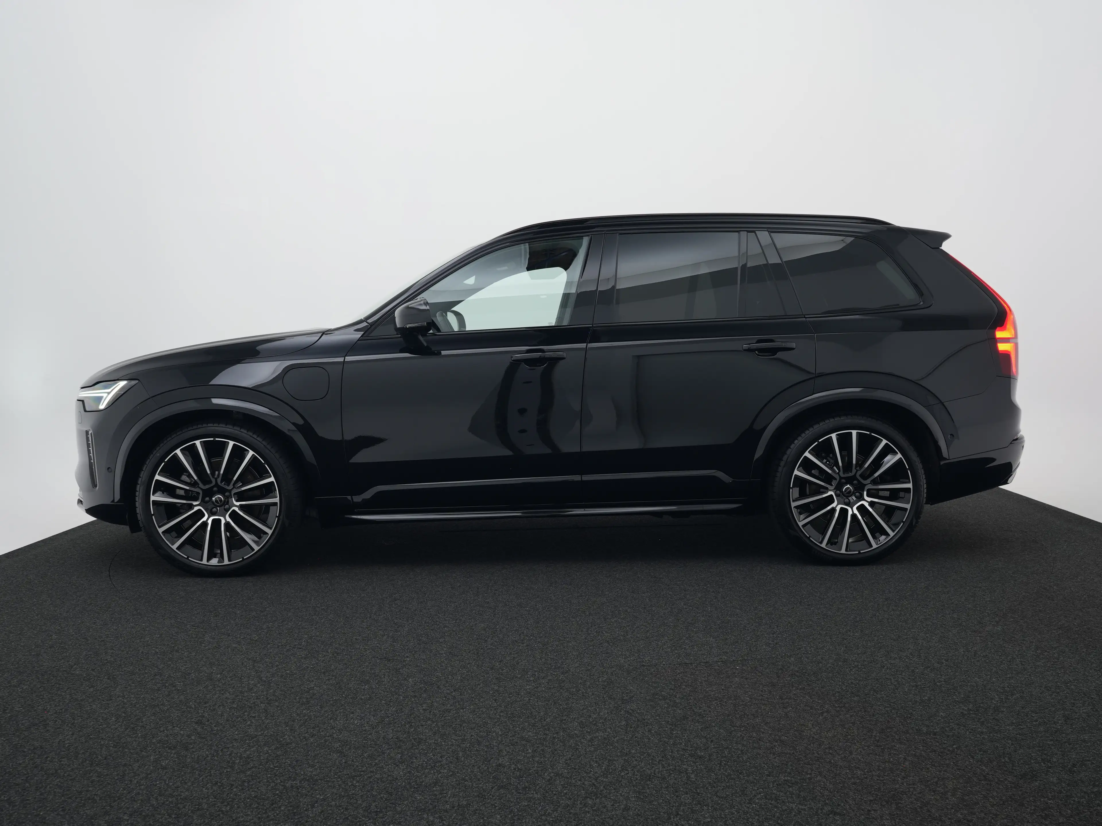 Volvo XC90 T8 Recharge AWD Ultra Black Edition Executive | Fu — photo 3