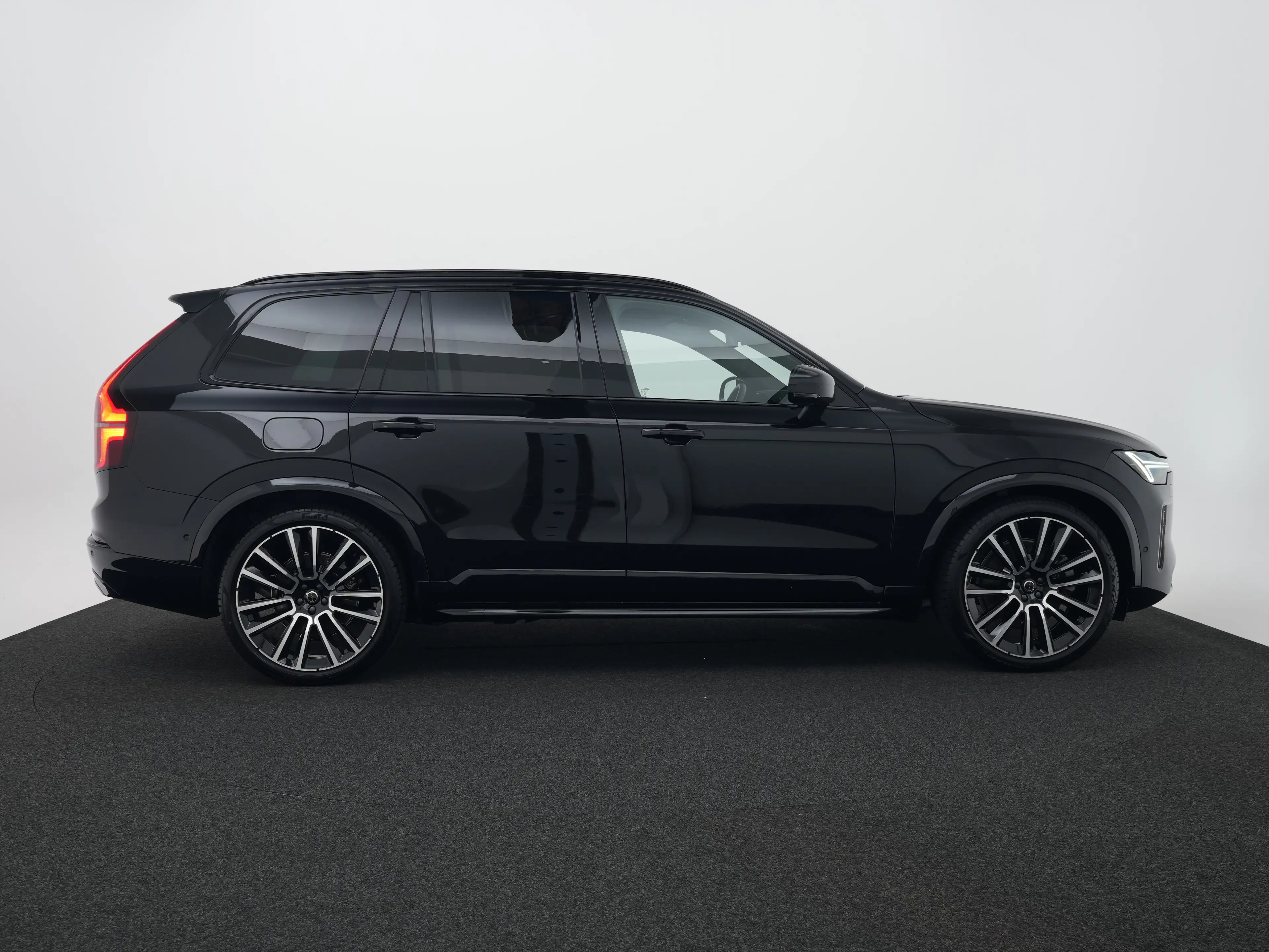 Volvo XC90 T8 Recharge AWD Ultra Black Edition Executive | Fu — photo 4