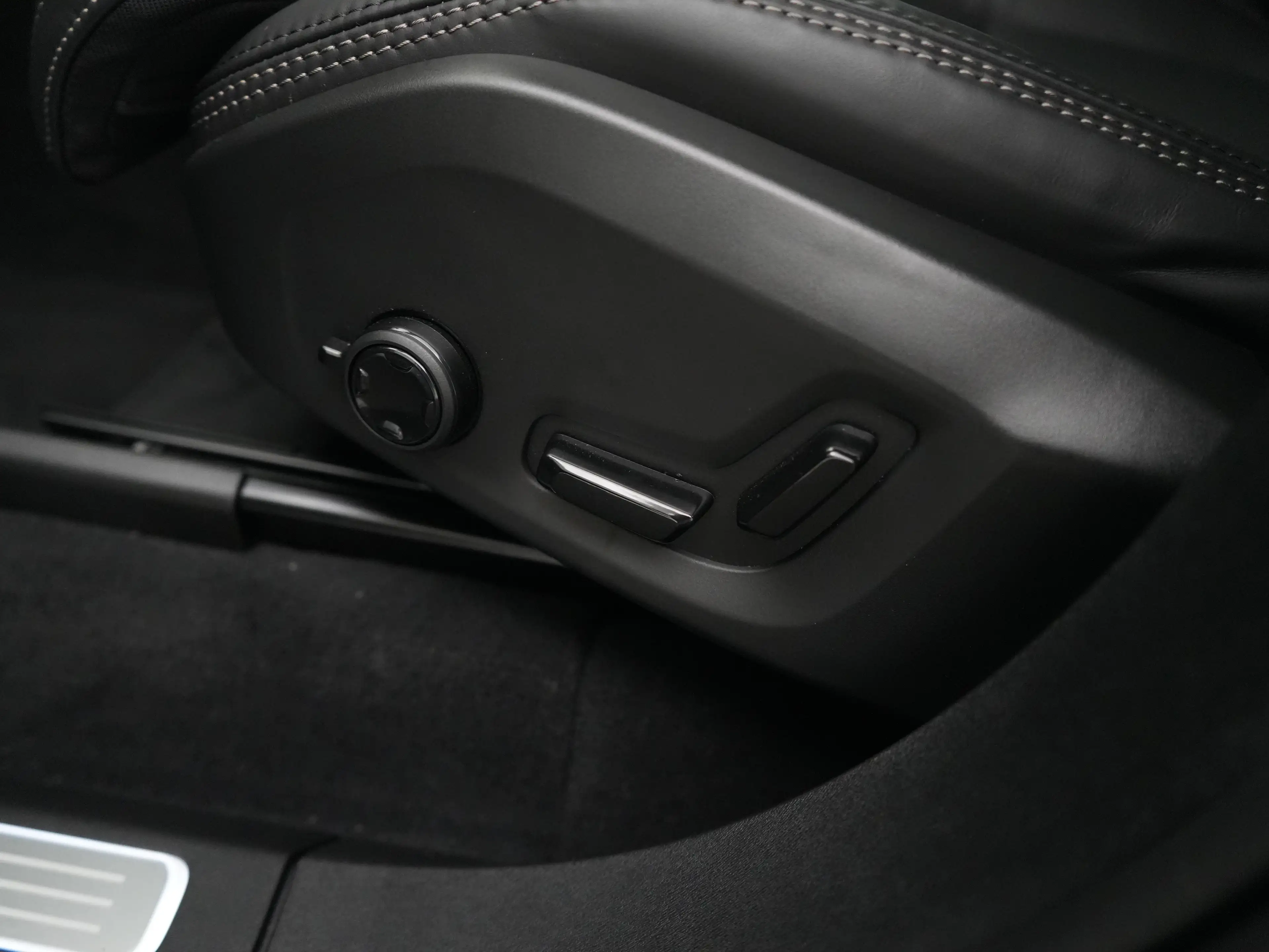 Volvo XC90 T8 Recharge AWD Ultra Black Edition Executive | Fu — photo 31