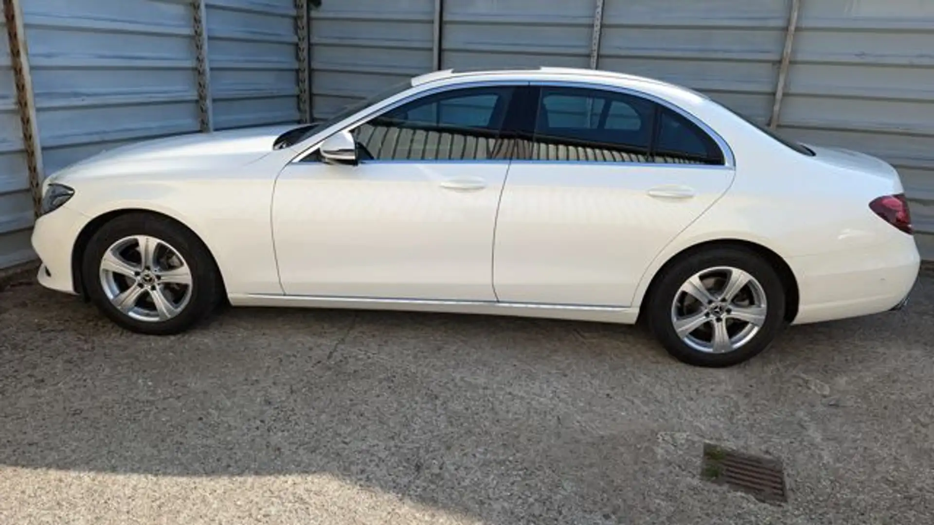 Mercedes-Benz E 250 Lim.*Automatik*1 Hand*64.271 Km*Unfallfrei Weiß - 2