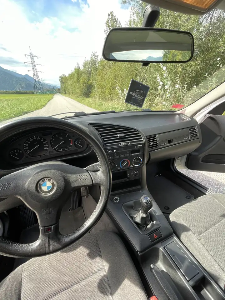 BMW 318i, foto 6