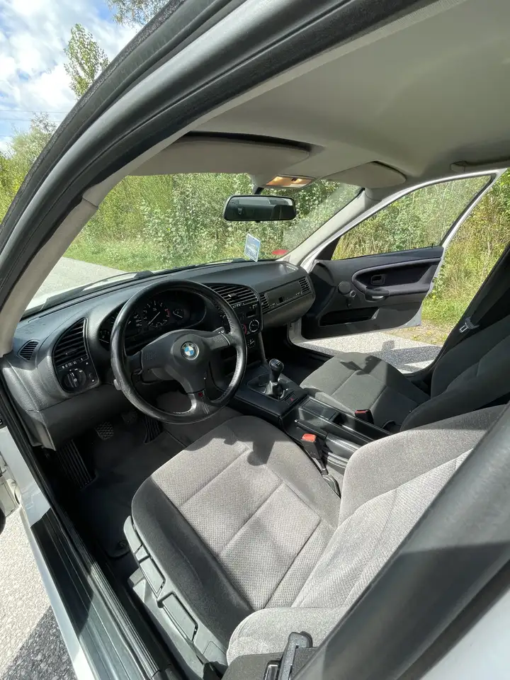 BMW 318i, foto 7