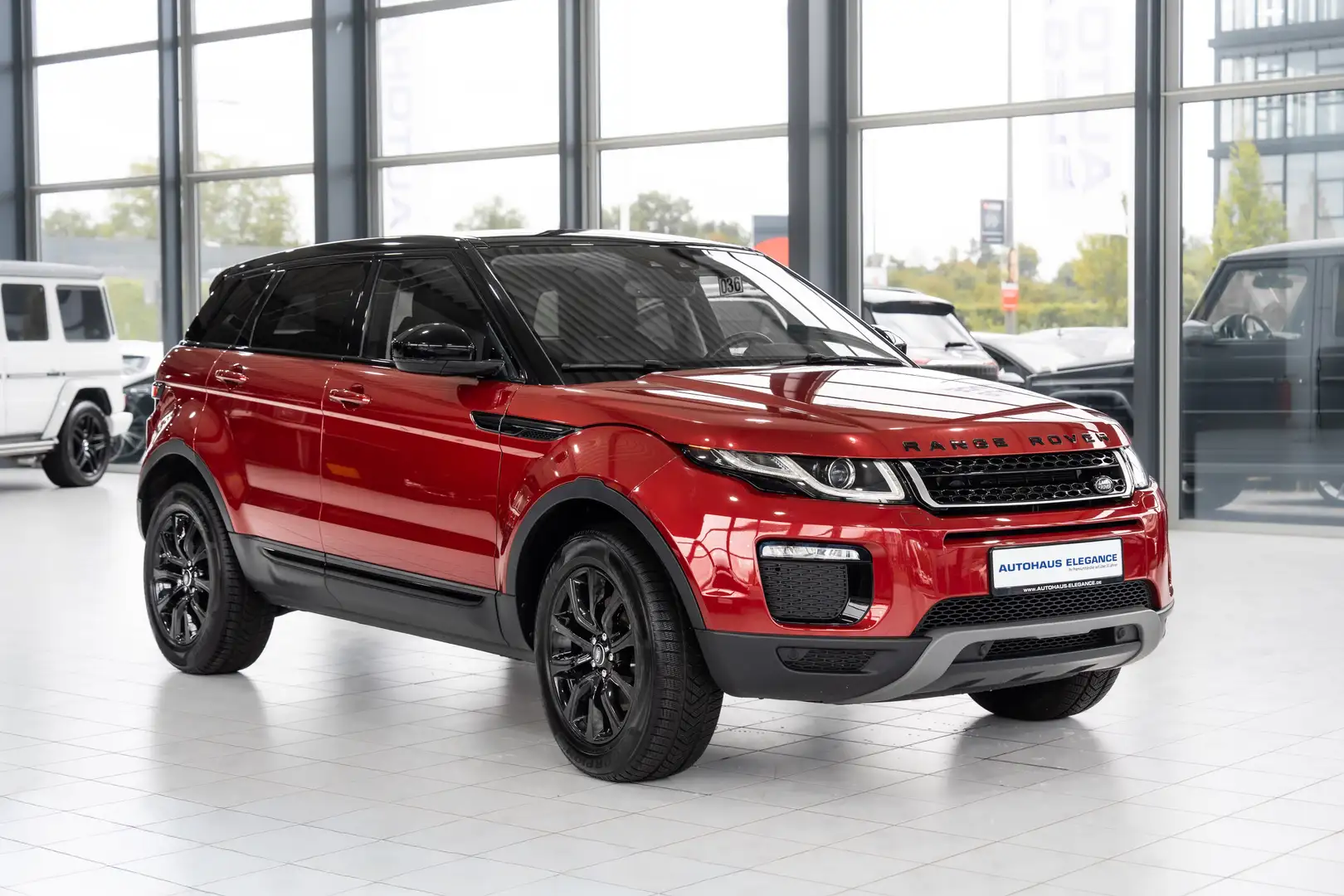 Land Rover Range Rover Evoque SE*BLACK-PAKET*PANO*SATIN*LED Rot - 2