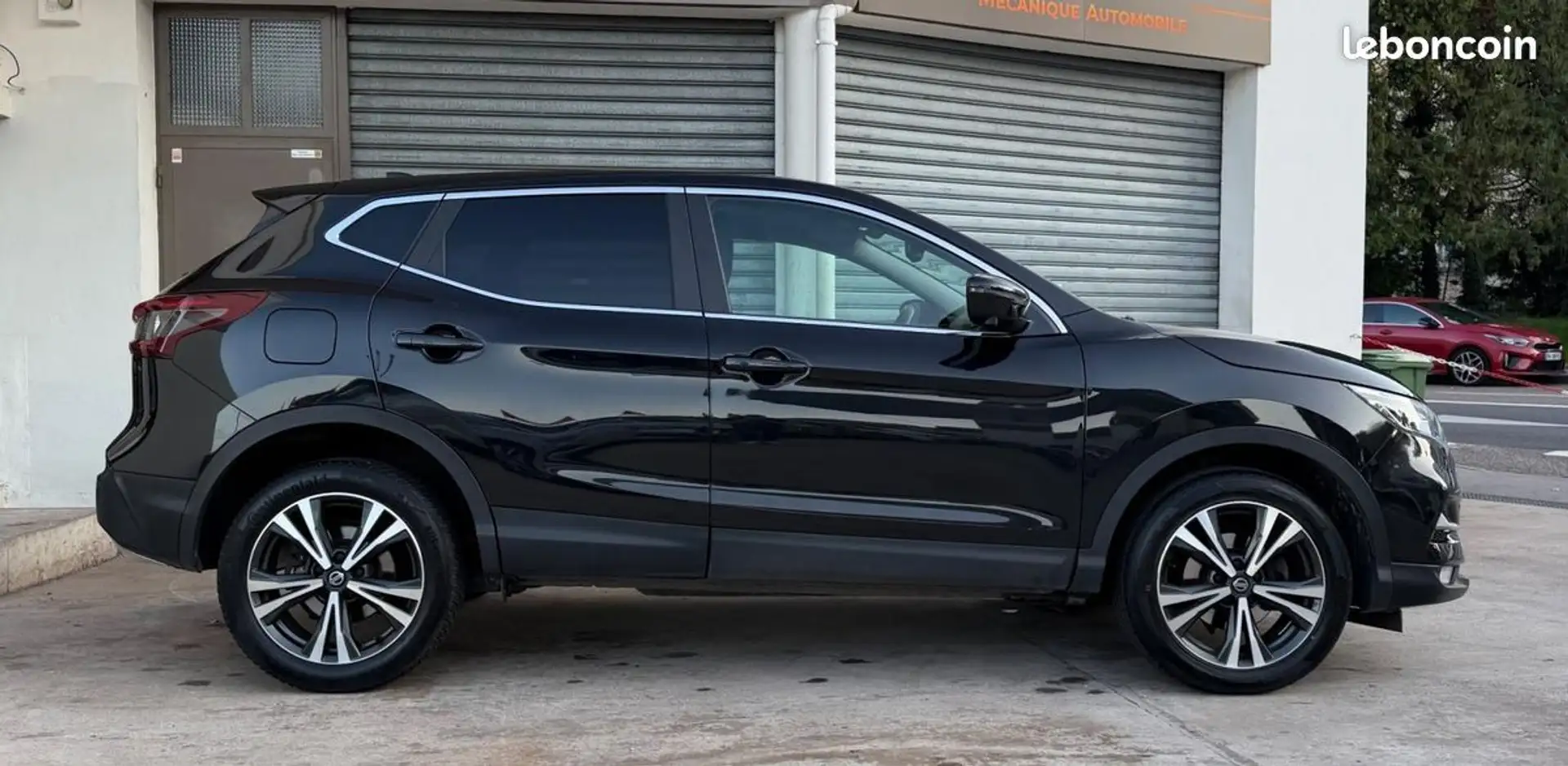 Nissan Qashqai II (2) 1.3 DIG-T 160 DCT N-CONNECTA %2B 1ÈRE MAIN SIÈGES AV CHAUFFANTS Noir - 2