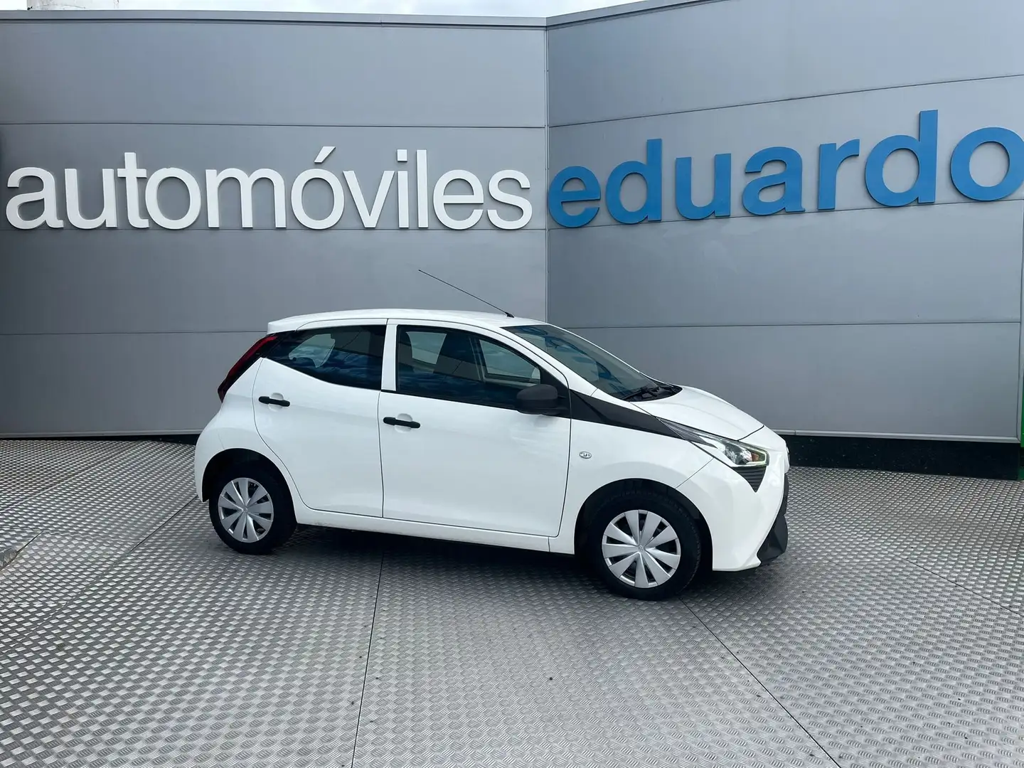Toyota Aygo 70 x-clusiv Blanco - 1