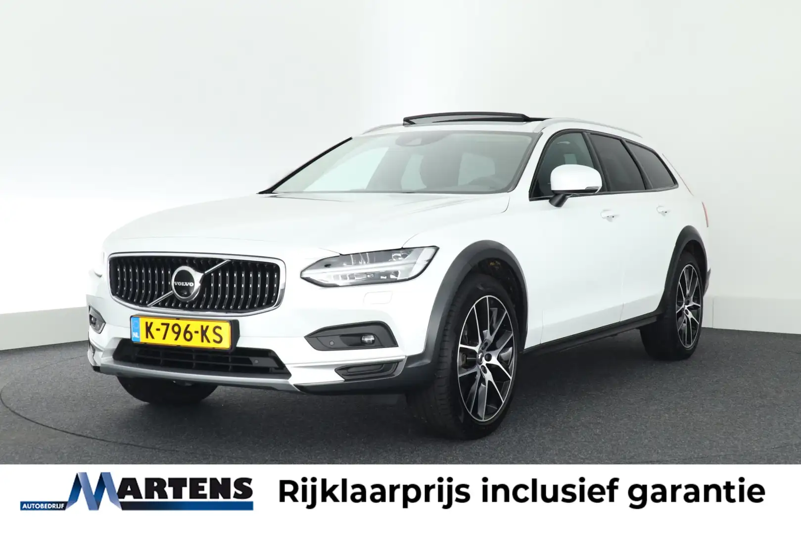 Volvo V90 Cross Country 2.0 B5 250pk AWD Pro Trekhaak Camera B&W Audio Led Blanc - 1