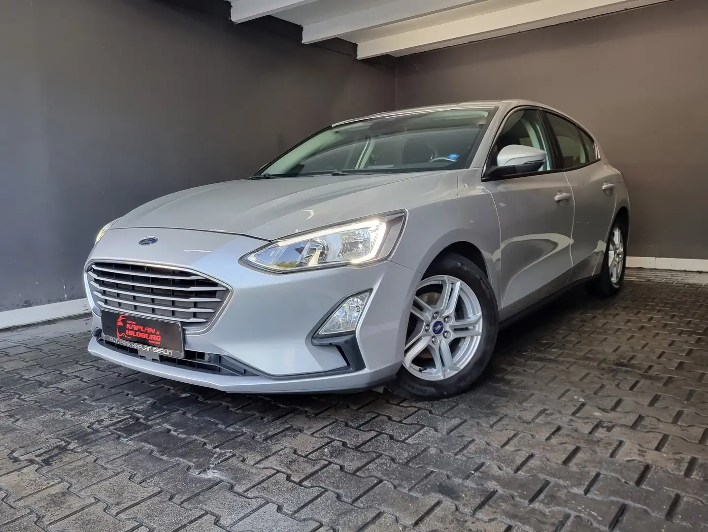 Ford Focus 1,5 TDCI  Cool & Connect, AUTOMATIK, NAVI, PDC Silber - 1