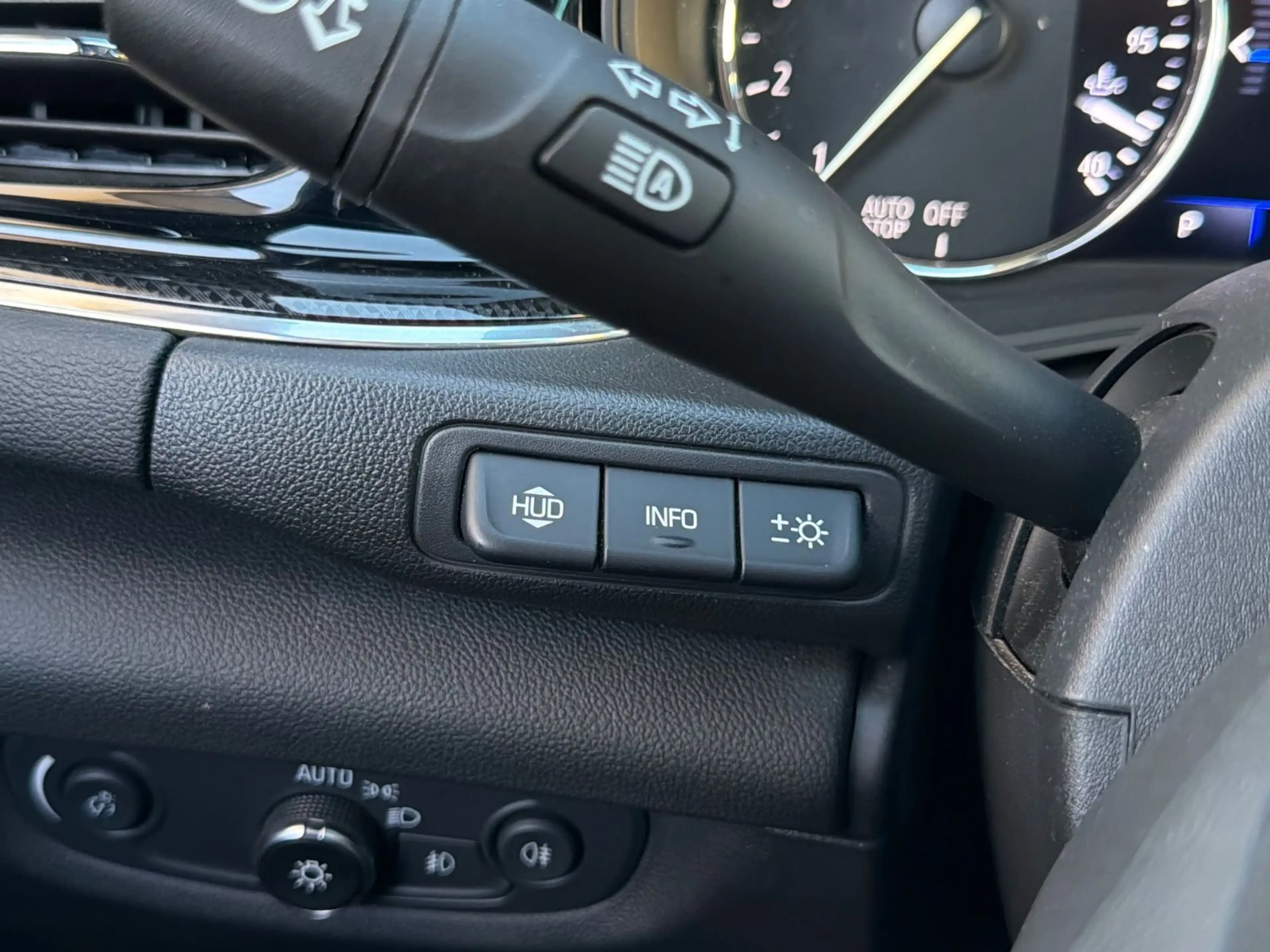 Opel Insignia B Sports Tourer*AHK*LEDER*HUD*ACC*KAMER — photo 13