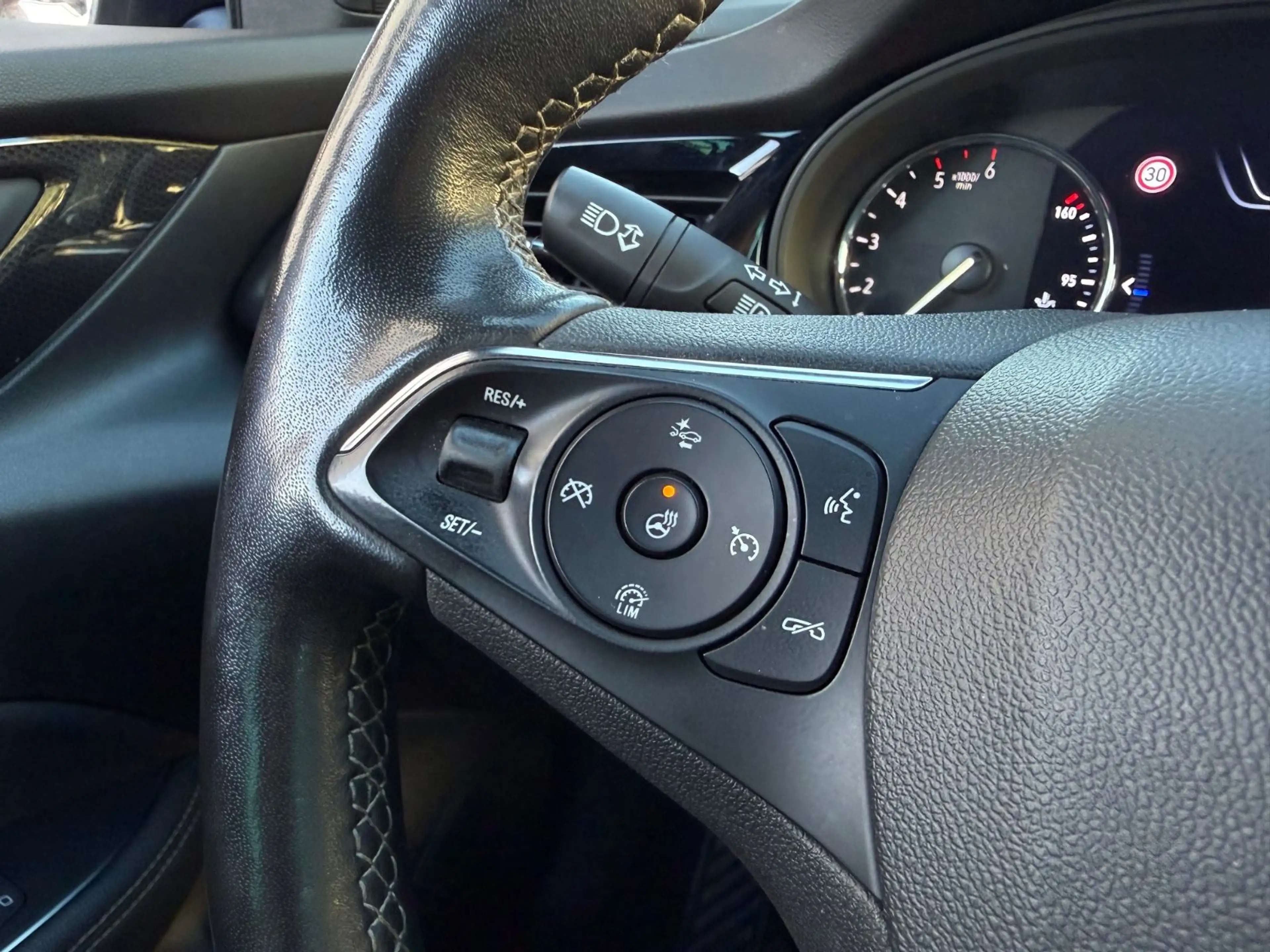 Opel Insignia B Sports Tourer*AHK*LEDER*HUD*ACC*KAMER — photo 15
