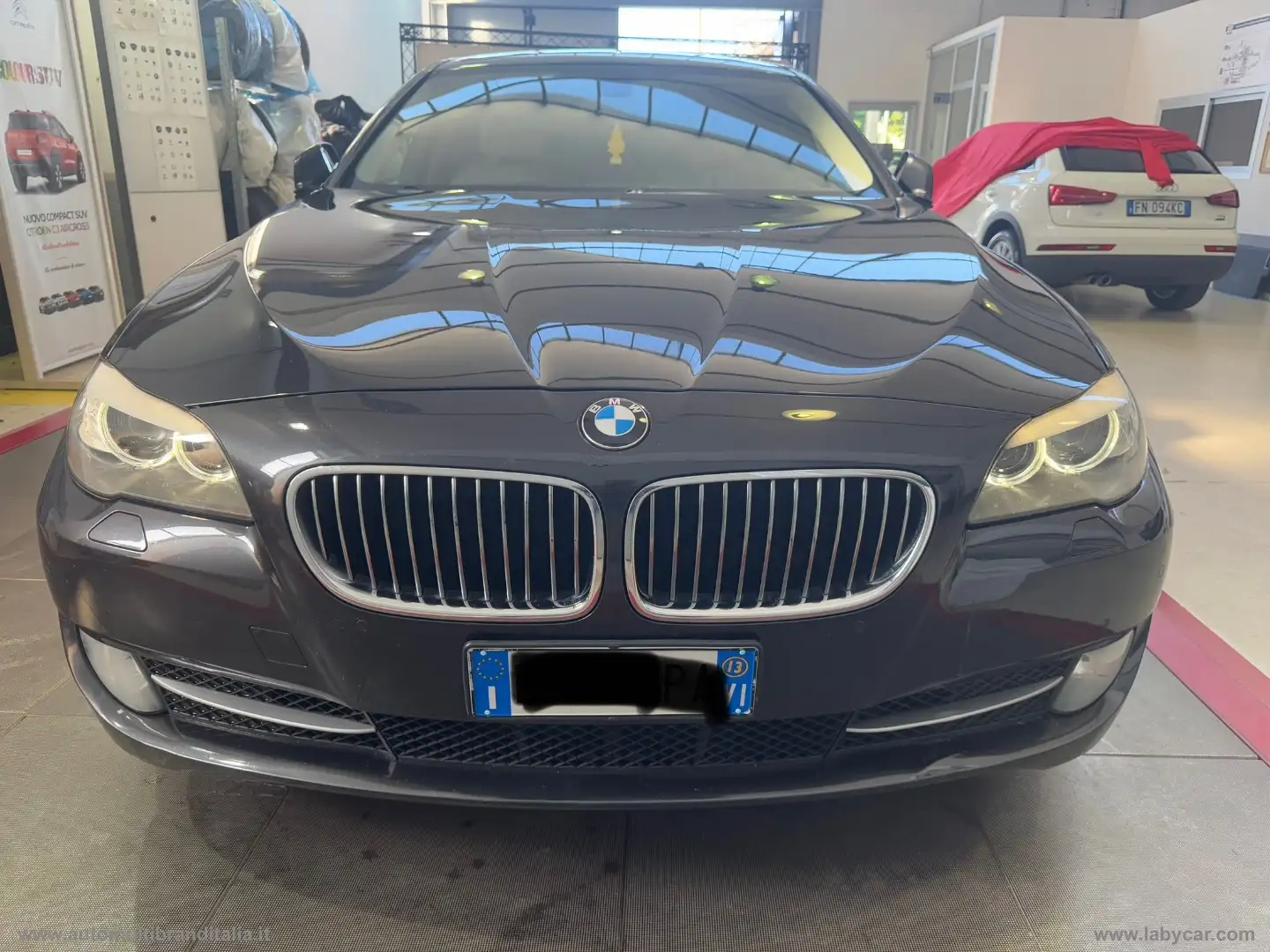 BMW 525 525d xDrive Luxury Fekete - 2
