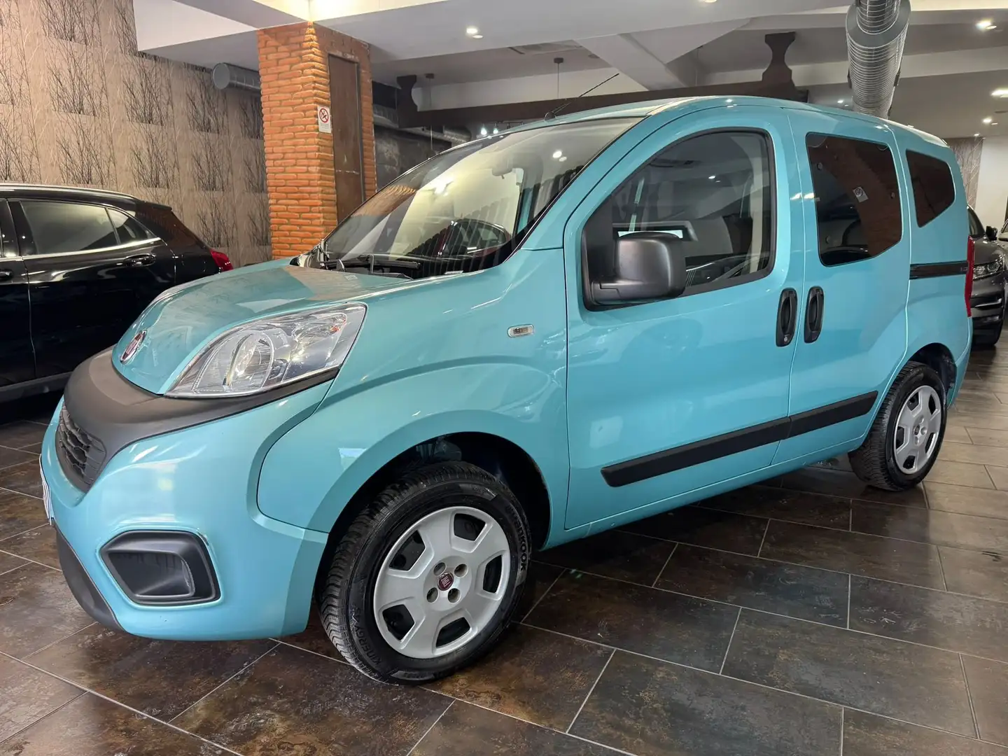 Fiat Qubo Qubo 1.4 8v natural power Easy 70cv Modrá - 1