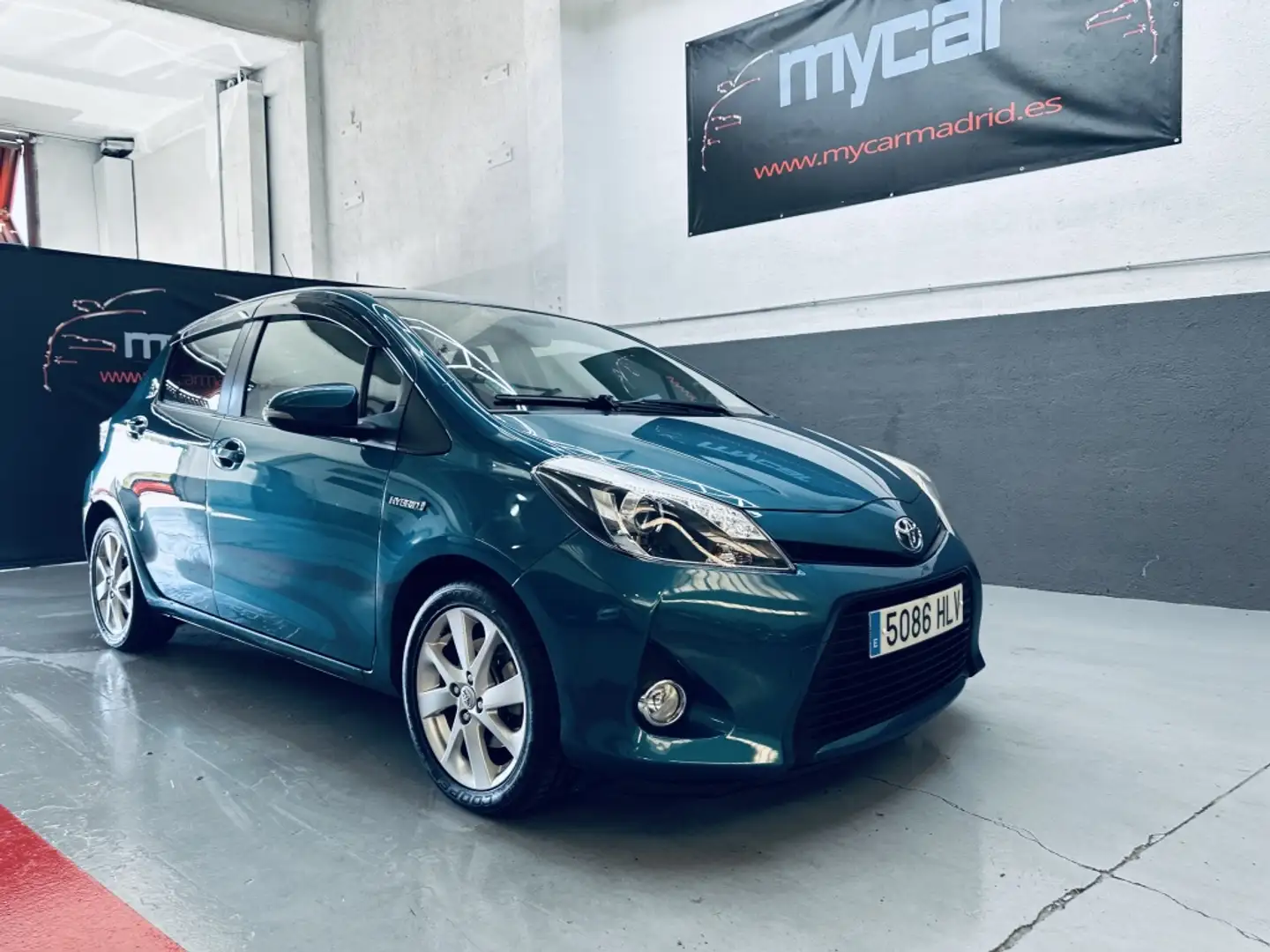 Toyota Yaris Hybrid 1.5 Active Azul - 2