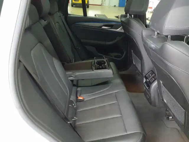 BMW X3 view 13