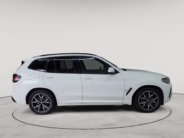 BMW X3 view 3