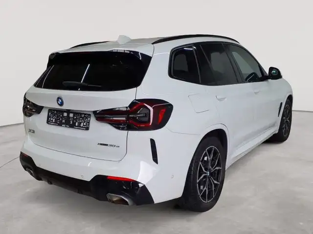 BMW X3 view 4