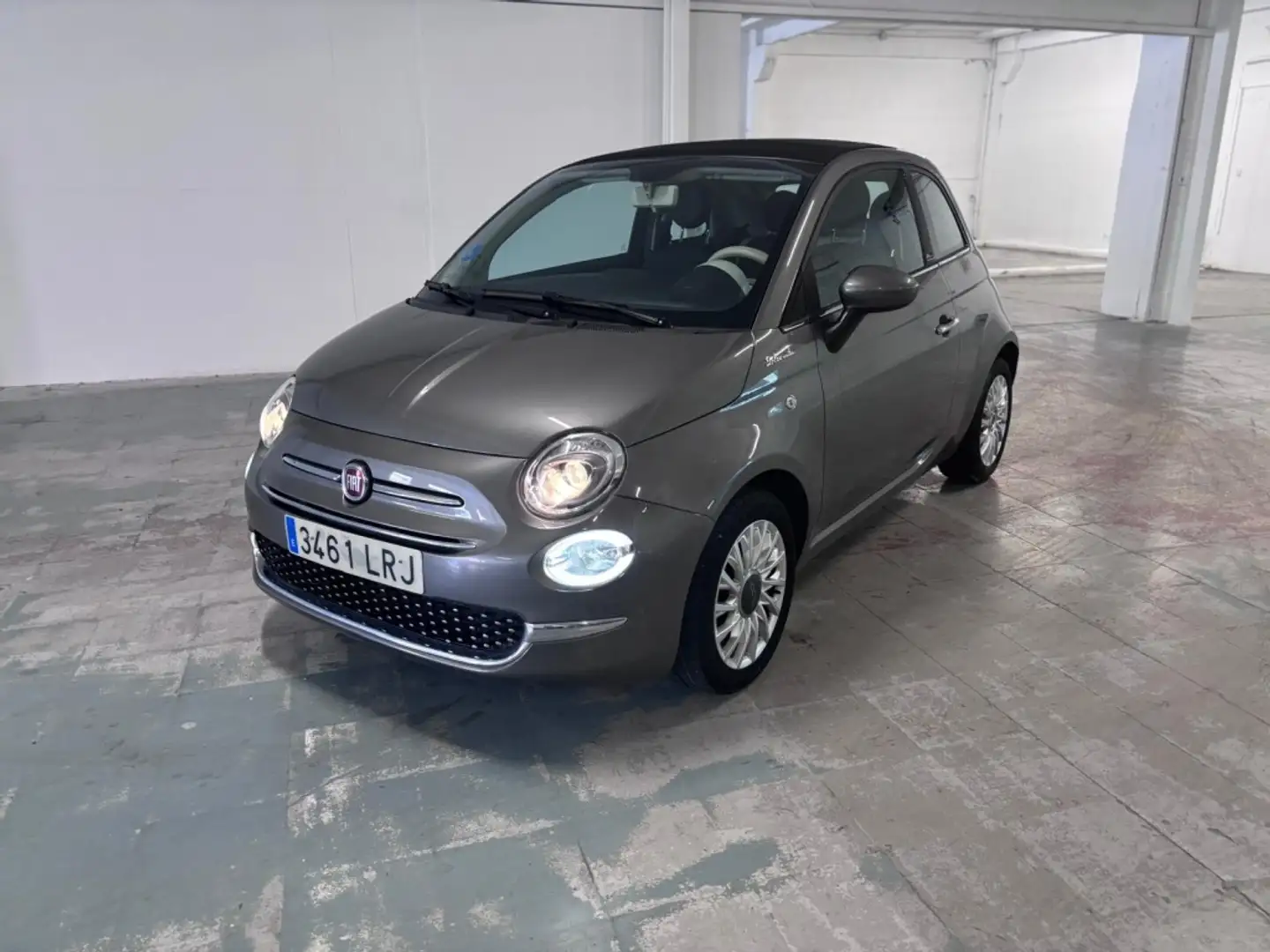 Fiat 500C 1.0 Hybrid Dolcevita 52kW Zilver - 1