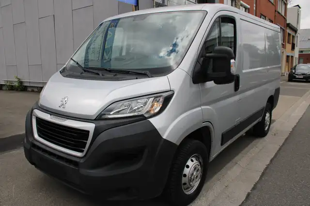 Peugeot Boxer 2,2 HDI 3 PLACES // EURO 6 // 11529 € + TVA 21%