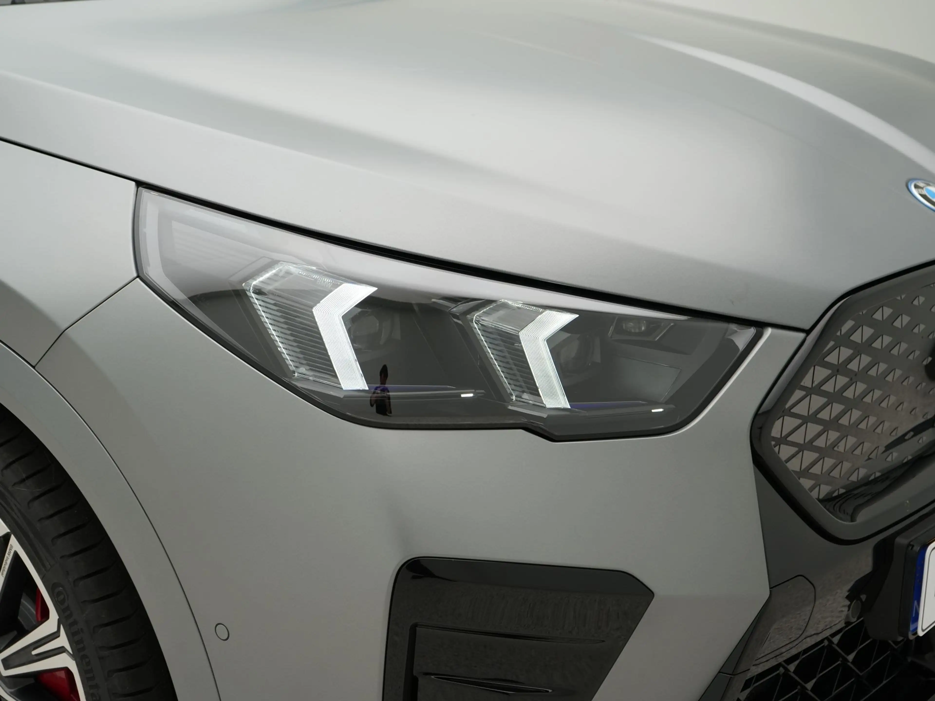 BMW iX2 xDrive30 67 kWh — photo 10