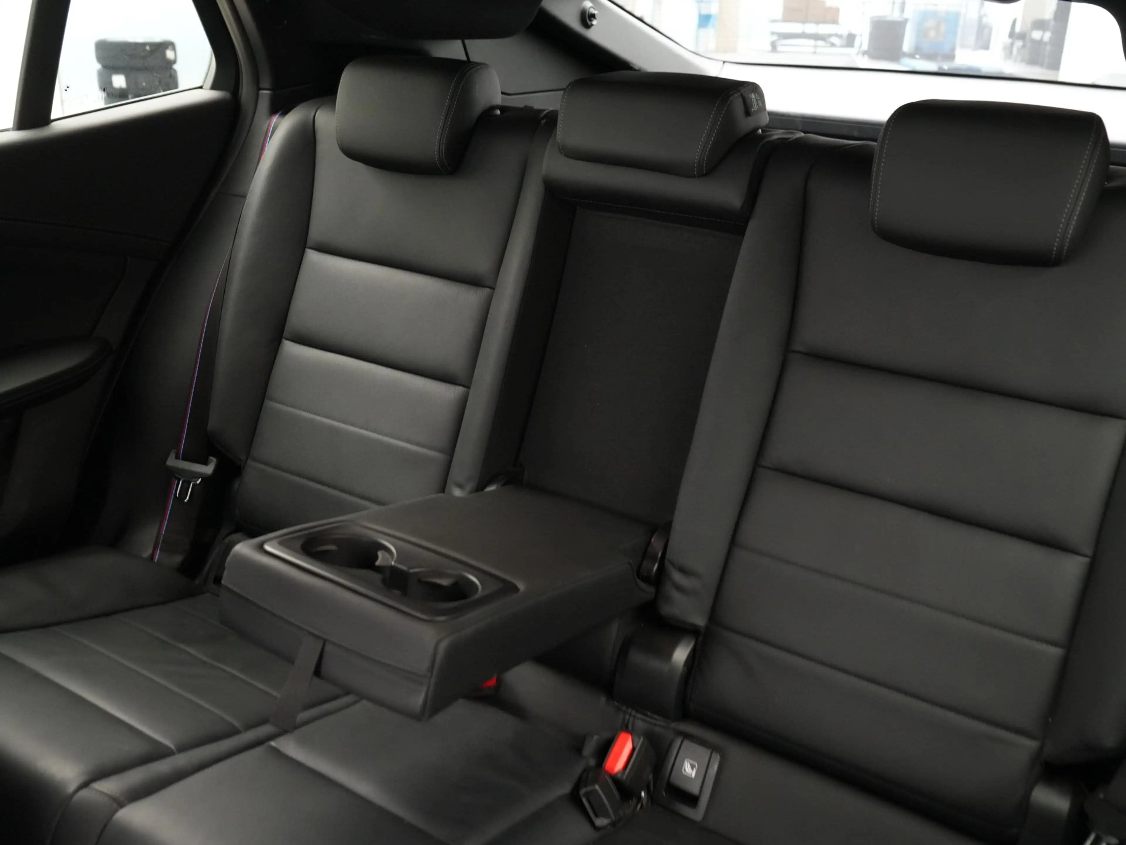 BMW iX2 xDrive30 67 kWh — photo 14