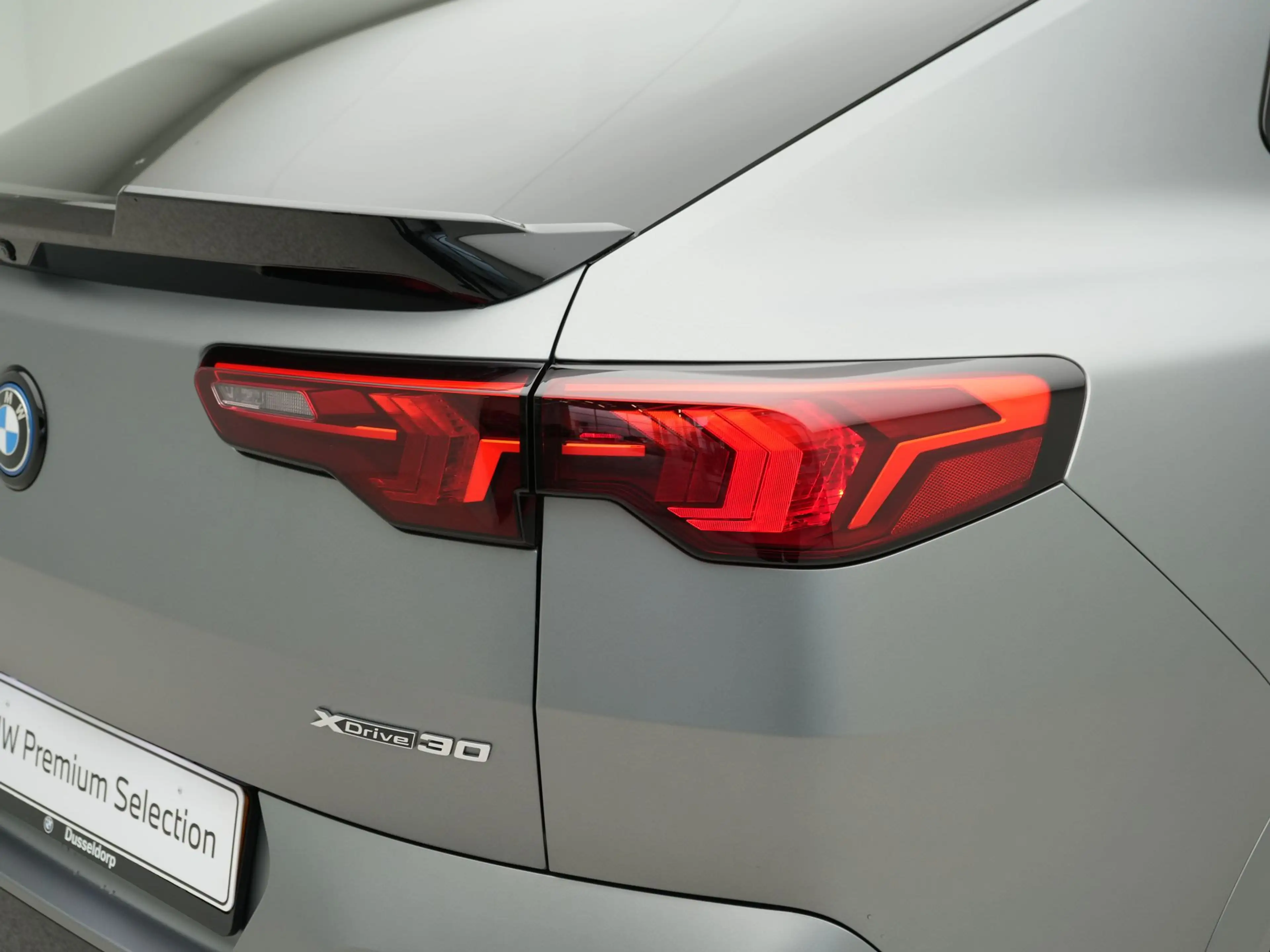 BMW iX2 xDrive30 67 kWh — photo 11