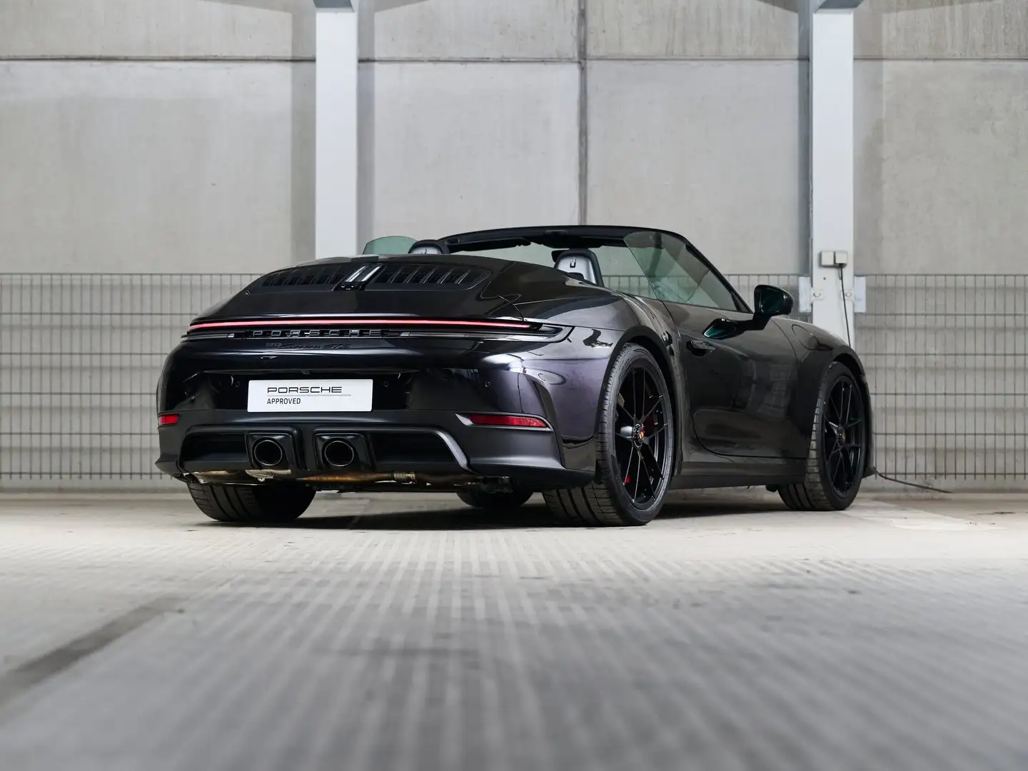 Porsche 911 Carrera GTS Cabriolet Schwarz - 2