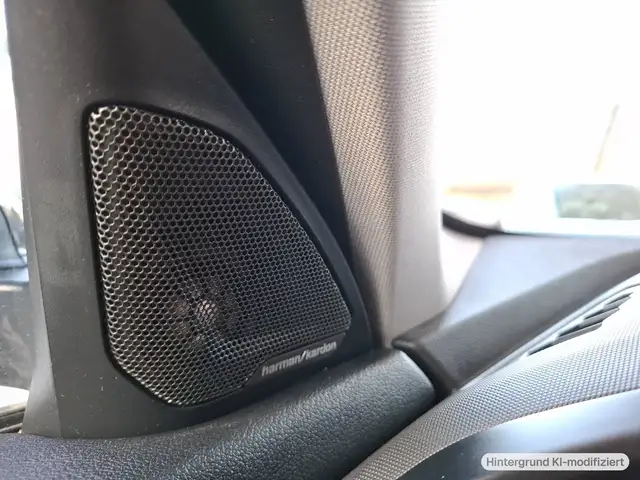 BMW 1 Series view 14