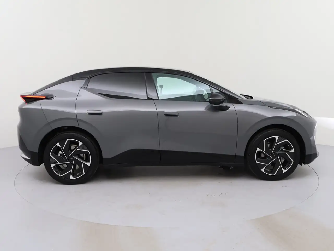 Lynk & Co 02