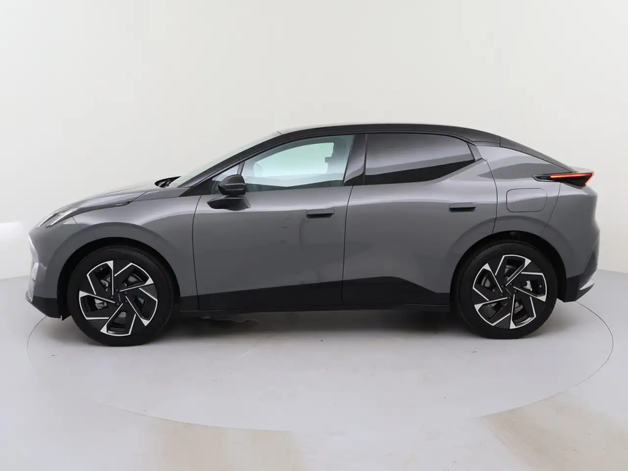 Lynk & Co 02