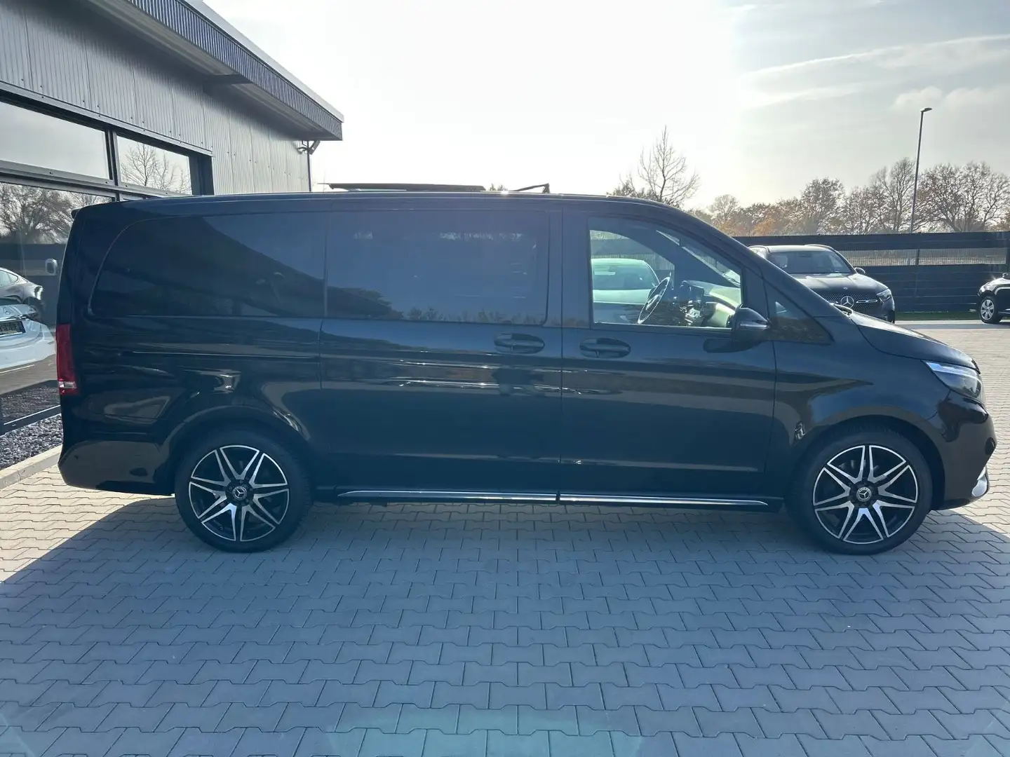 Mercedes-Benz V 300 V300d 4M Lang AMG - 8S-ACC-2xEl.Tür-Pano-RFK-19Z Schwarz - 2