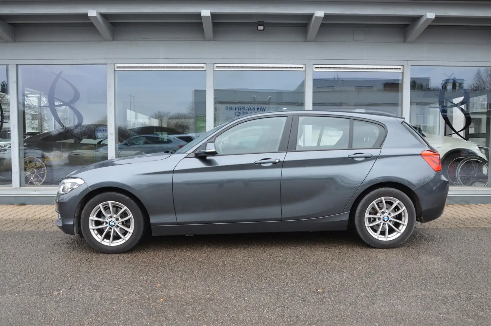 BMW 118 i Advantage*AUTOMATIK*NAVI*PDC*SHZ*LED* Gris - 2