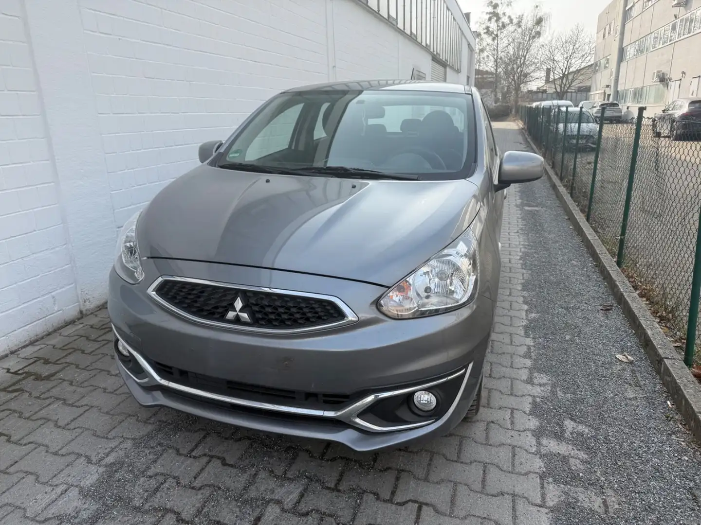 Mitsubishi Space Star Silber - 2