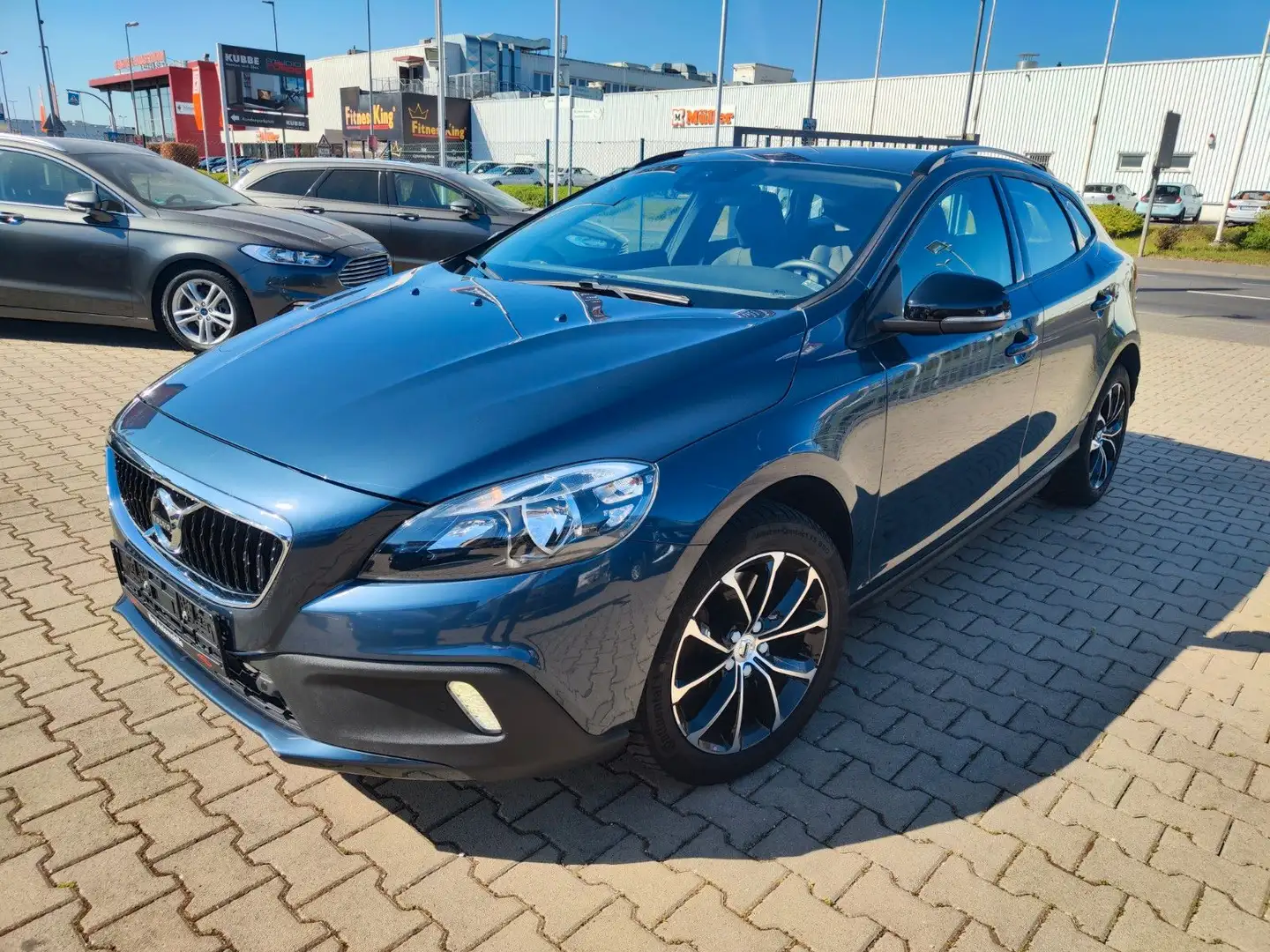 Volvo V40 Cross Country 2.0d Navi AHK Blau - 1