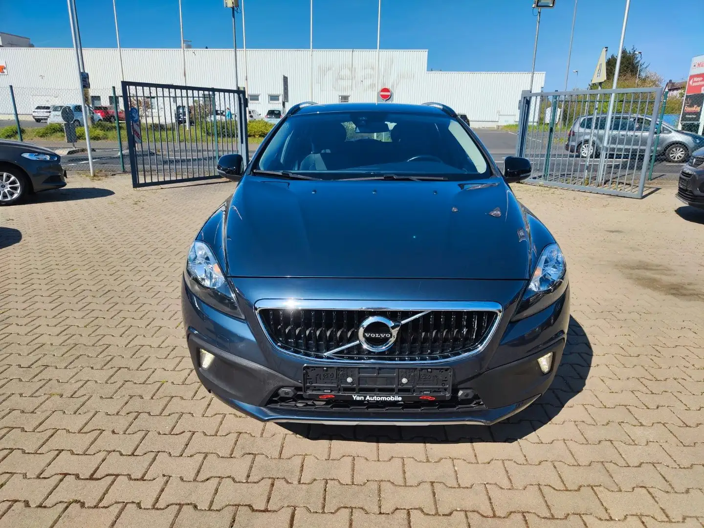 Volvo V40 Cross Country 2.0d Navi AHK Blau - 2