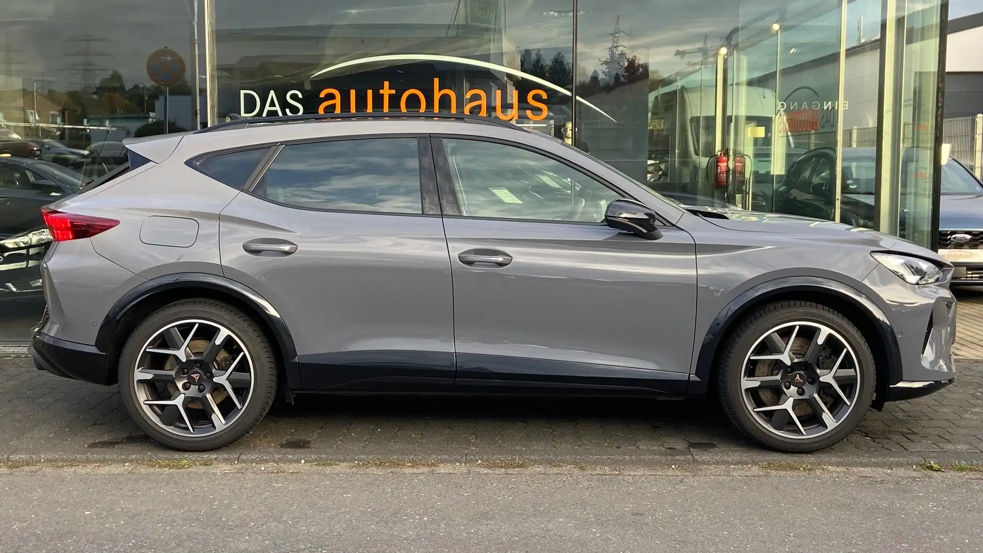 CUPRA Formentor VZ 2.0 TSI 333 PS 4Drive NAVI+RFK , PANO , LED Grau - 2