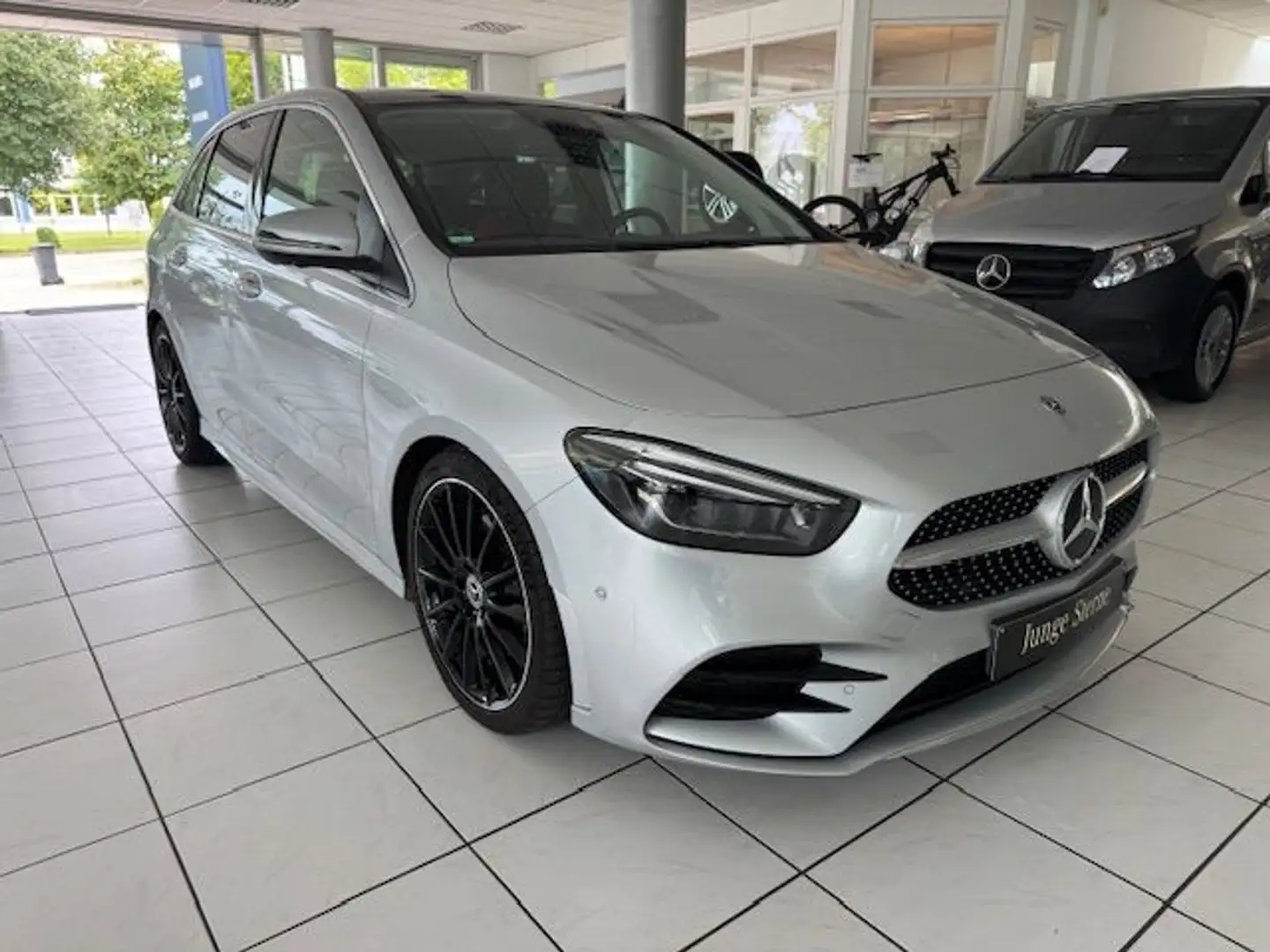 Mercedes-Benz B 220 4M AMG Line Leder Pano 360° Memory Distron Silber - 2