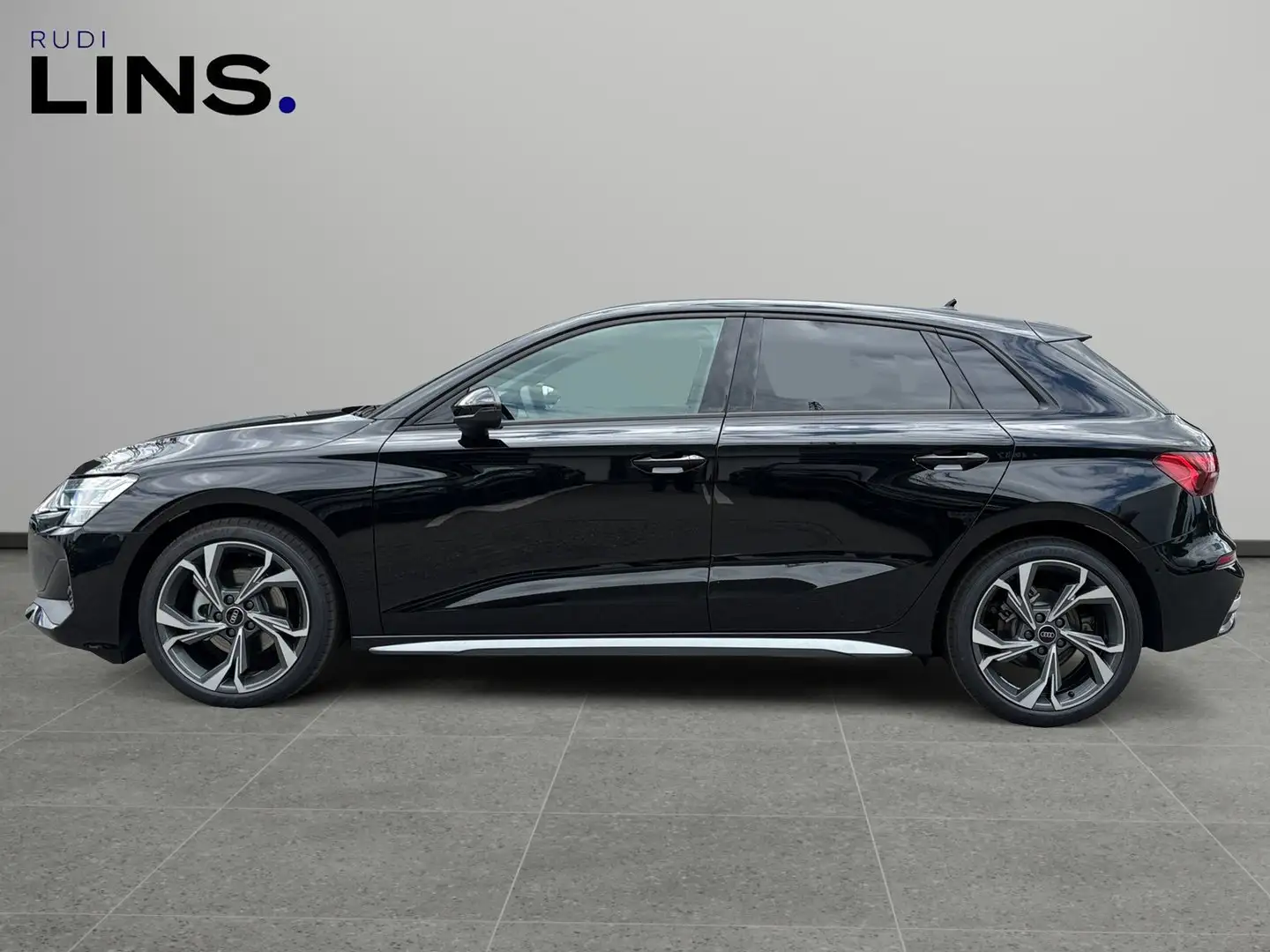 Audi A3 30 TFSI Schwarz - 2